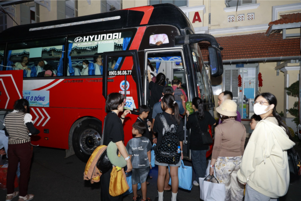 BỆNH VIỆN MẮT Á CHÂU ĐỒNG HÀNH CÙNG “CHUYẾN XE SỐ 7+” – HÀNH TRÌNH MANG TẾT VỀ NHÀ 