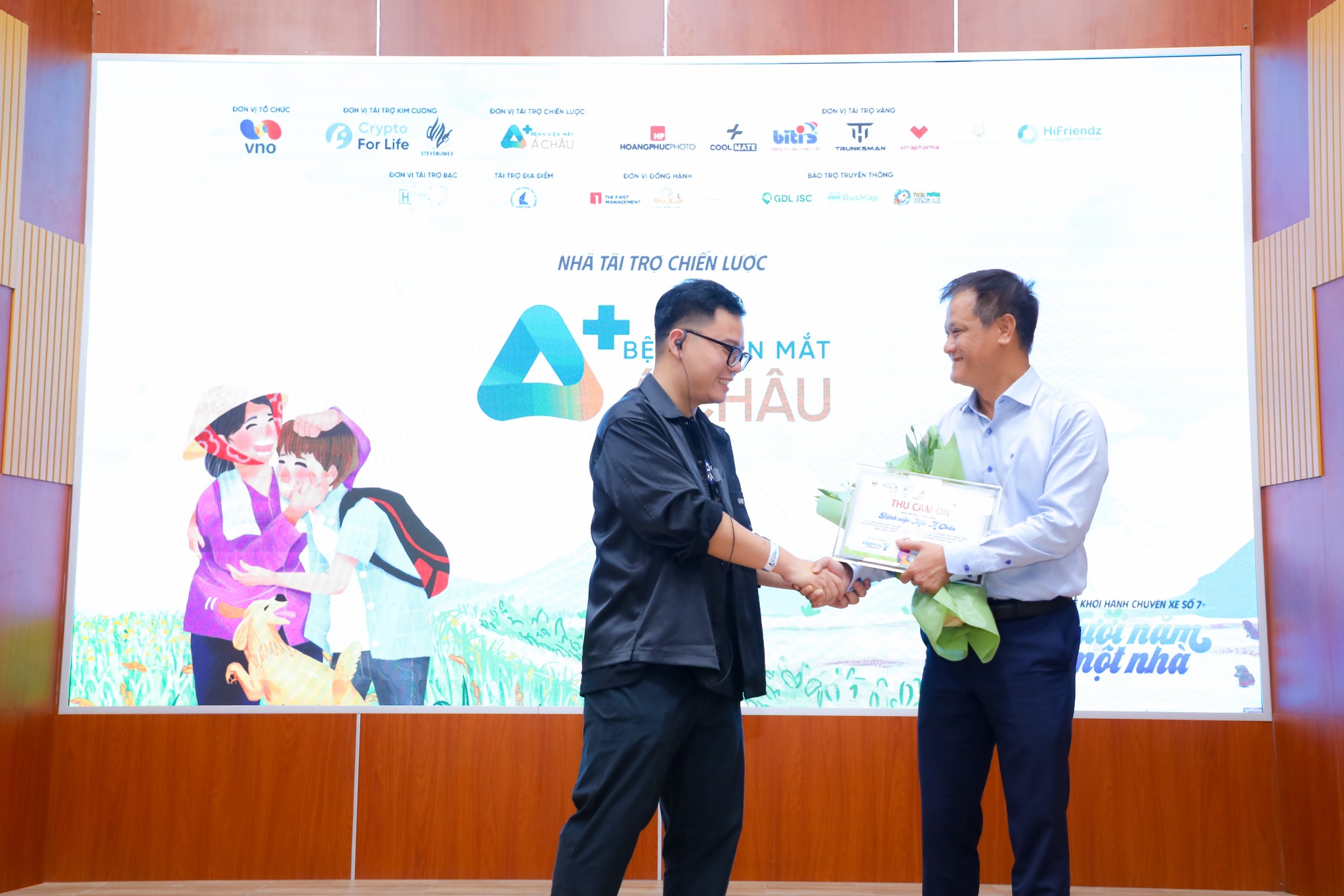 trao-giay-cnhan.jpg (402 KB)