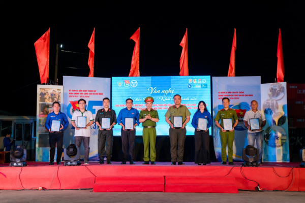 BỆNH VIỆN MẮT Á CHÂU TRAO TẶNG 200 SUẤT KHÁM & TẦM SOÁT THỊ LỰC TẠI CHƯƠNG TRÌNH “GIAI ĐIỆU TUỔI TRẺ – KHÁT VỌNG THANH NIÊN” 