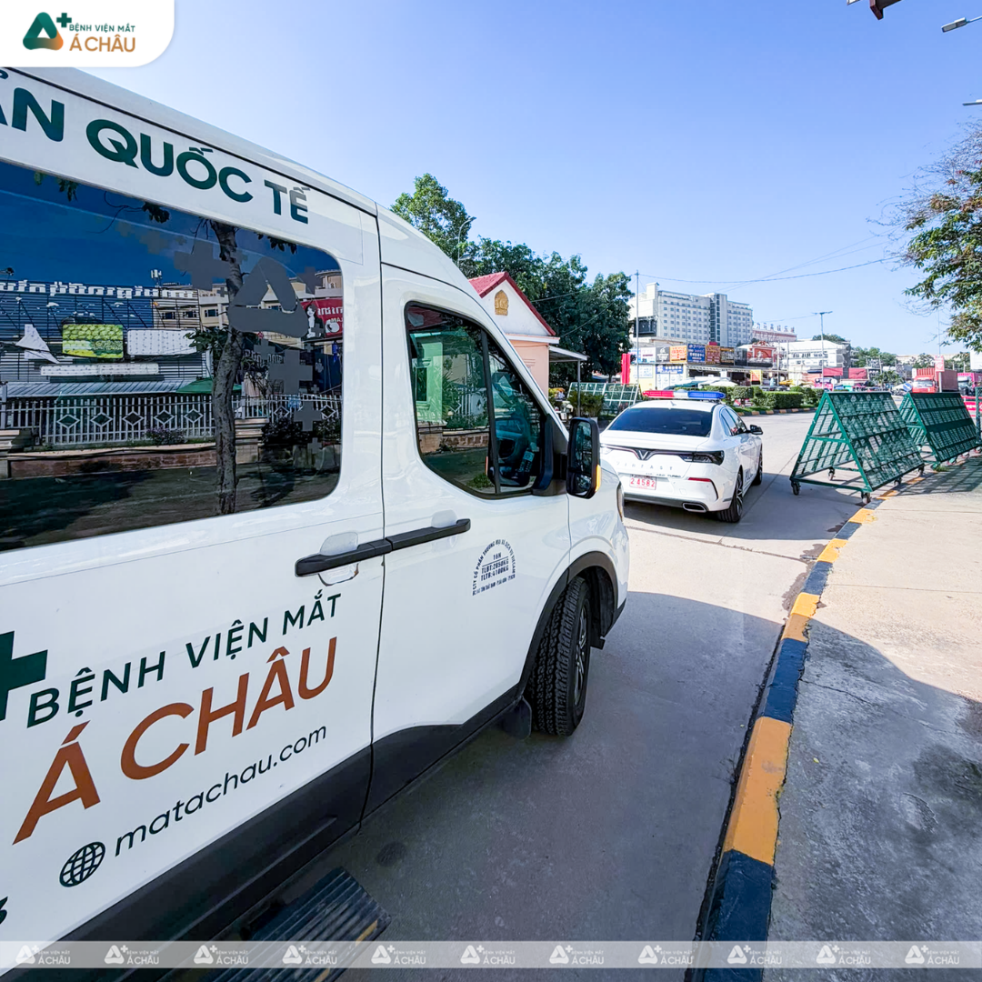 Cảnh sát Campuchia hộ tống
